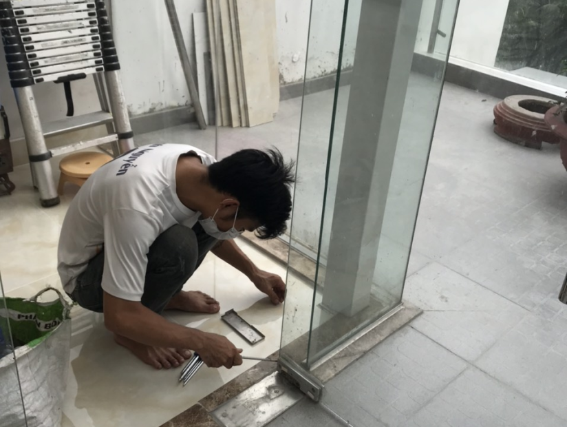 THỢ SỬA CỬA KÍNH【NHIỆT TÌNH - VUI VẺ - TẬN TÂM】