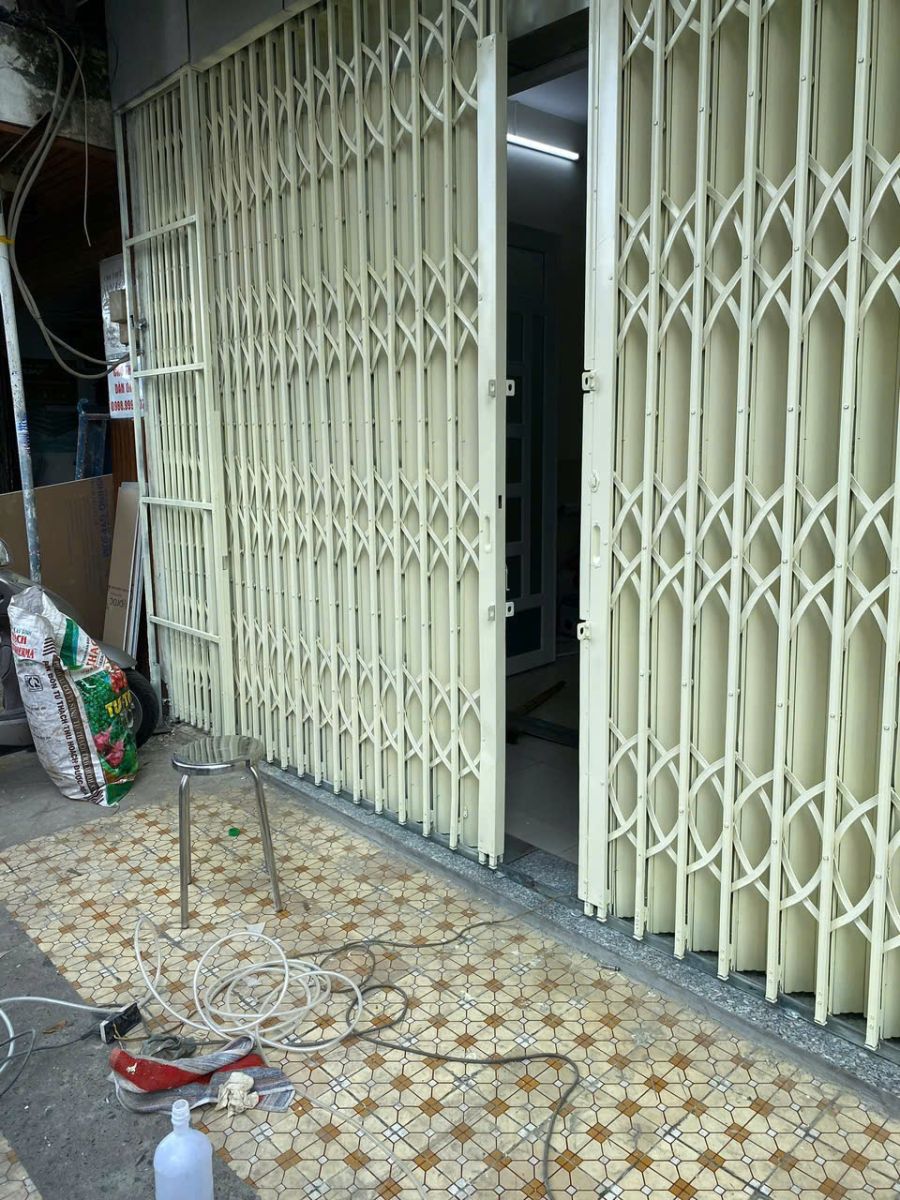 Cửa kéo kêu cọt kẹt