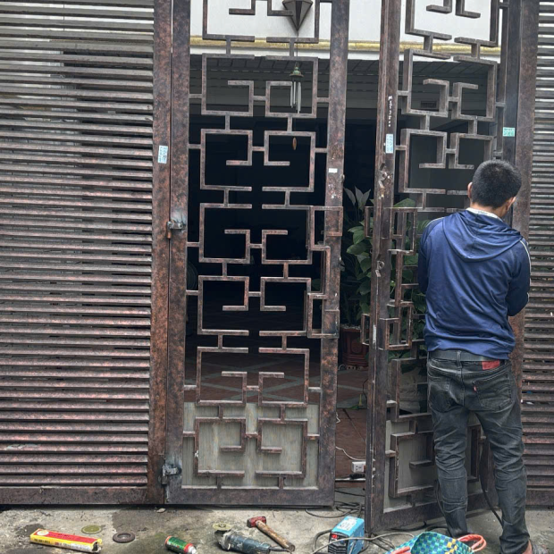 cửa sắt giá rẻ